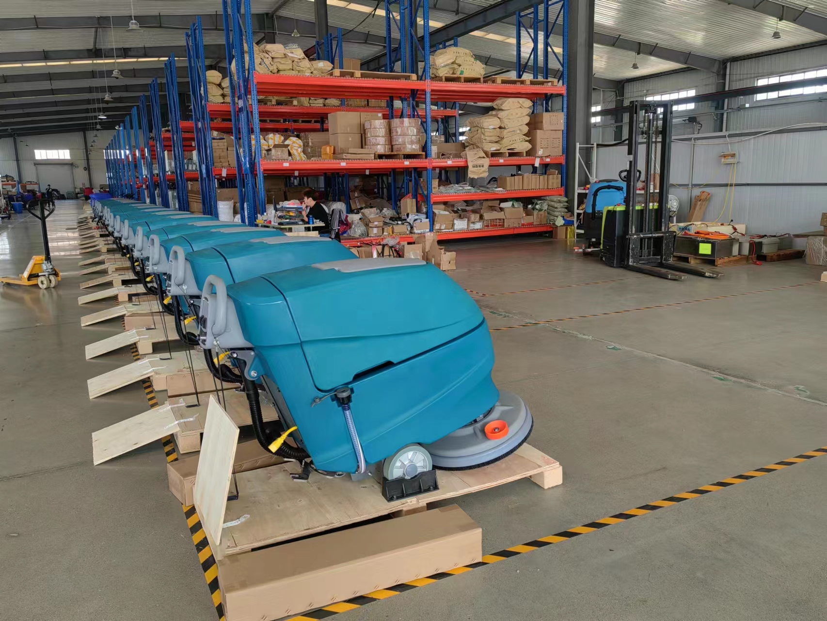 Entrega de una fregadora de pisos en contenedores de 20 GP a la India