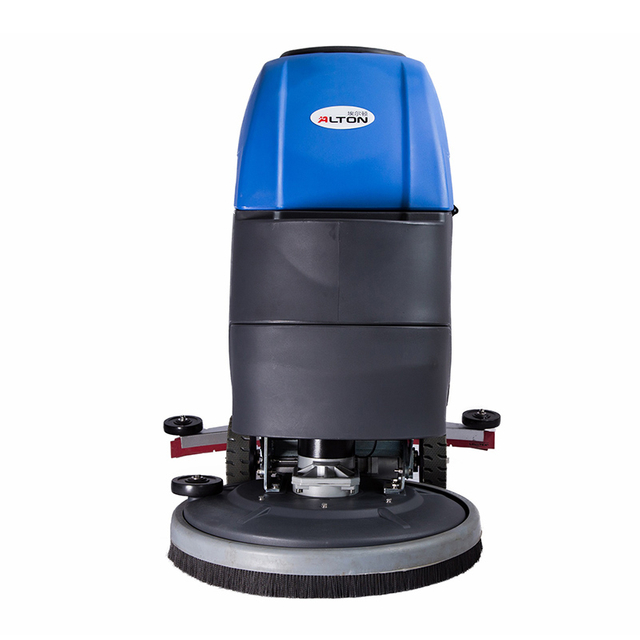 Caminar detrás de la fregadora de pisos