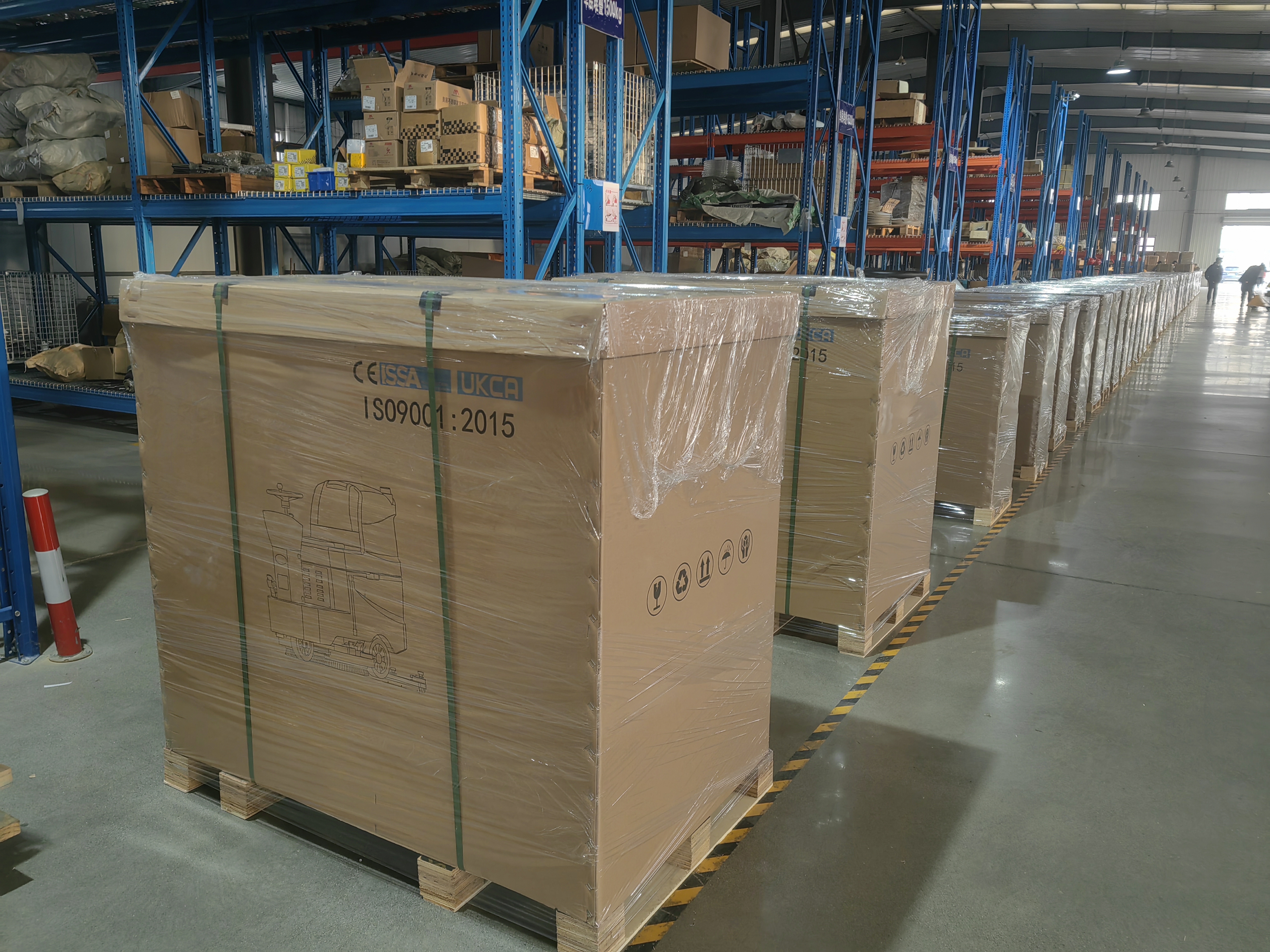 El 21 de enero, Alton envió 52 fregadoras de pisos industriales a distribuidores extranjeros