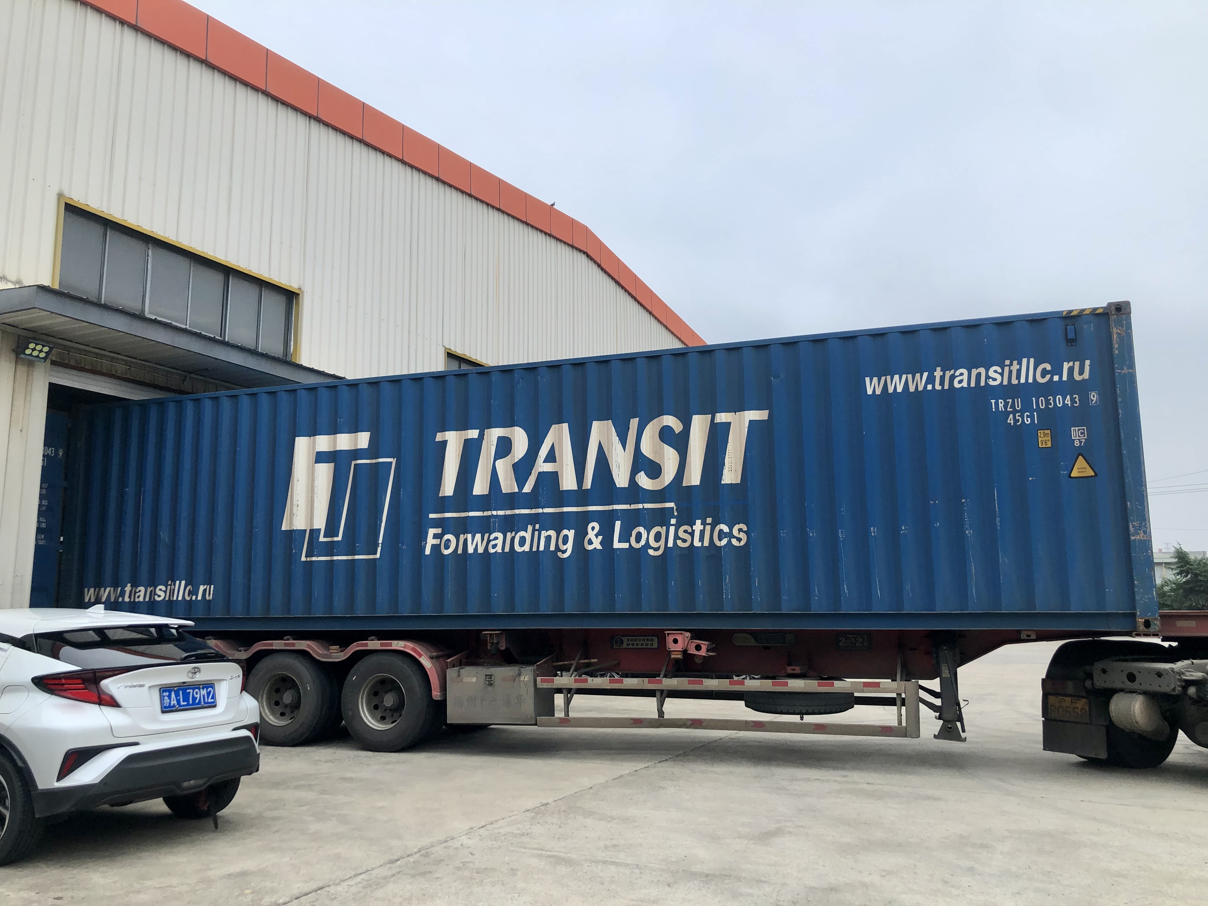 96 Scrubbers de piso industrial listos para el envío