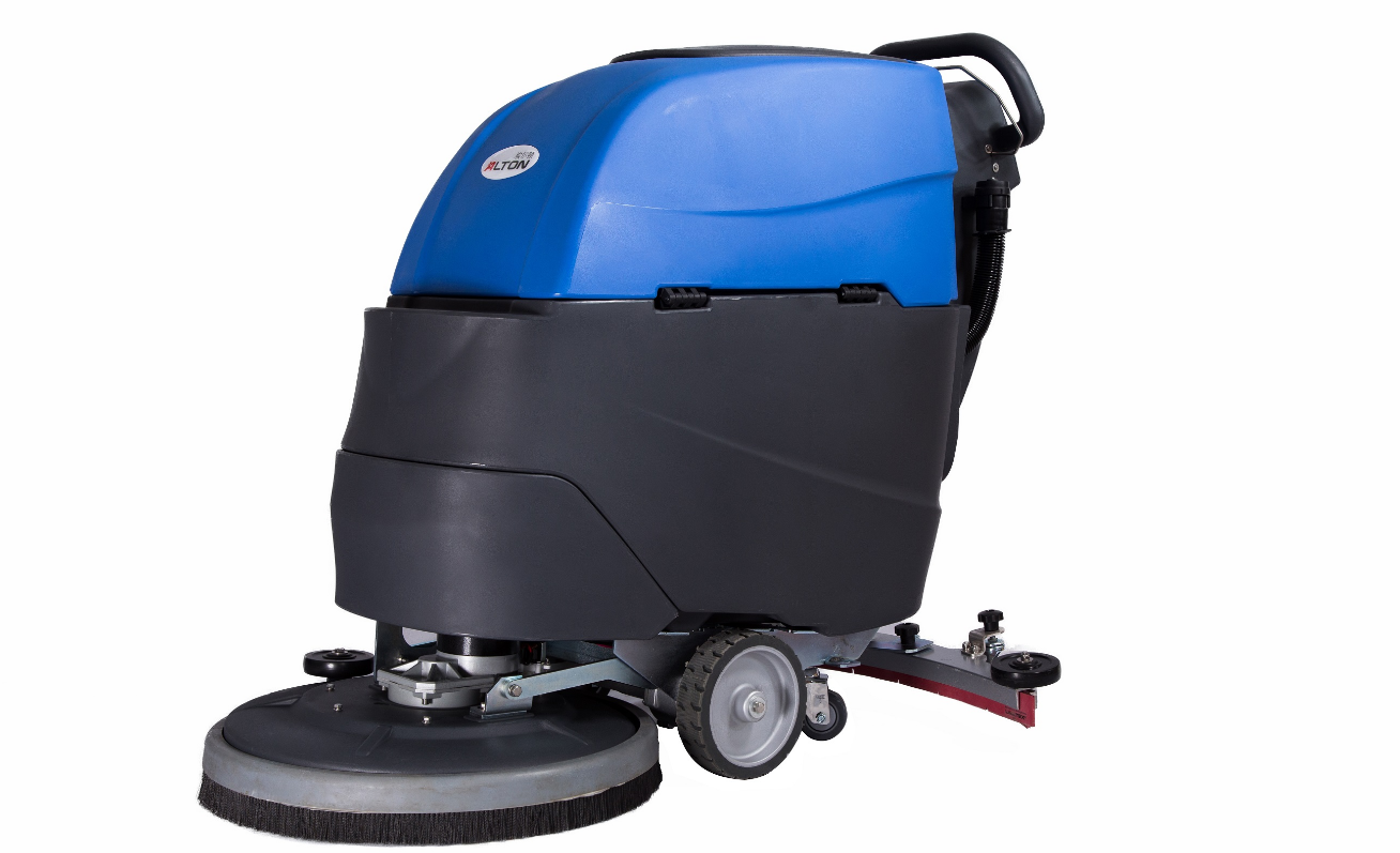 ¿Qué debe hacer con una fregadora de pisos de operador a pie todos los días?