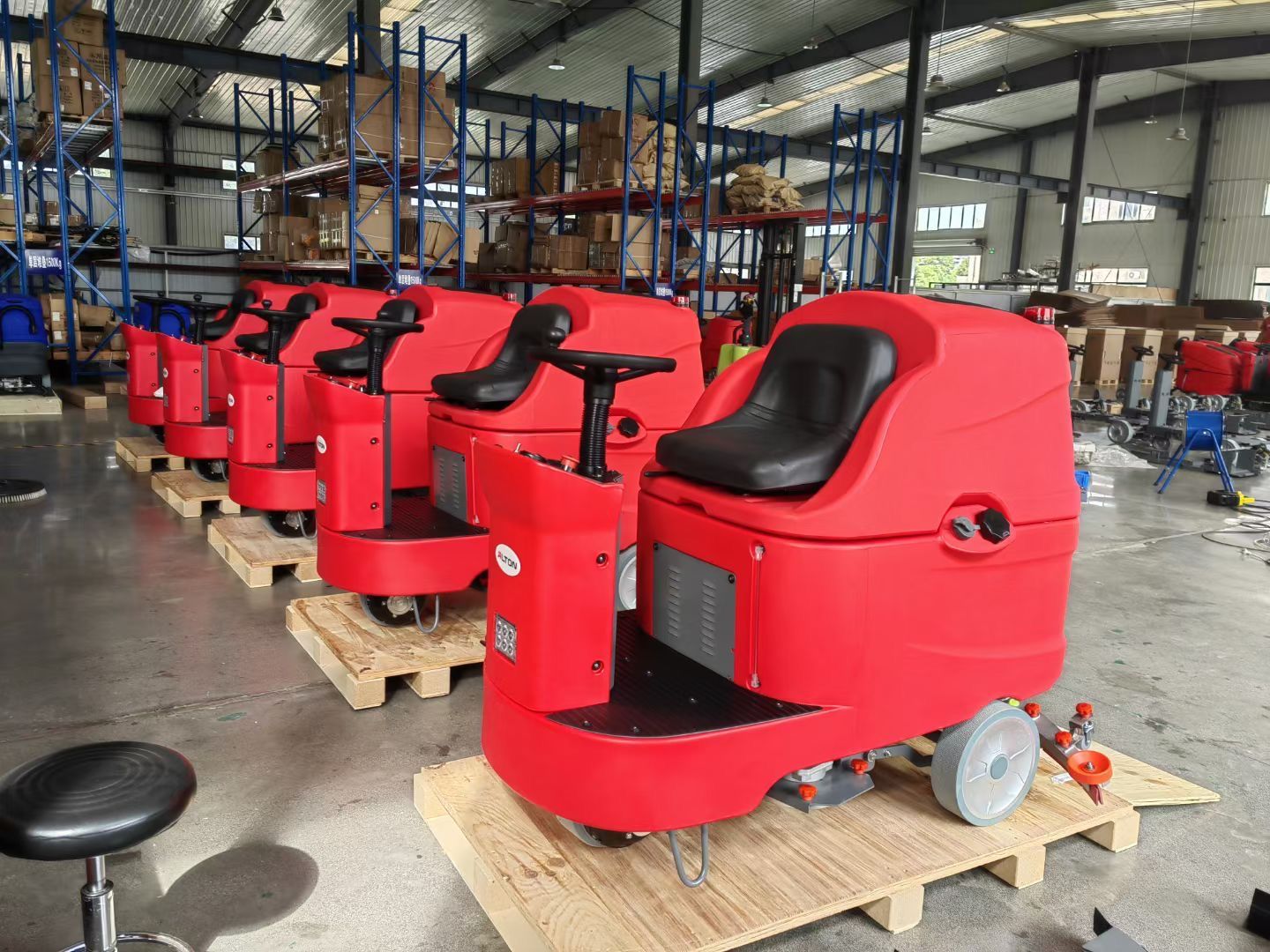 Cómo controlar la calidad del producto en la producción de máquinas limpiadoras de pisos en la fábrica de Alton