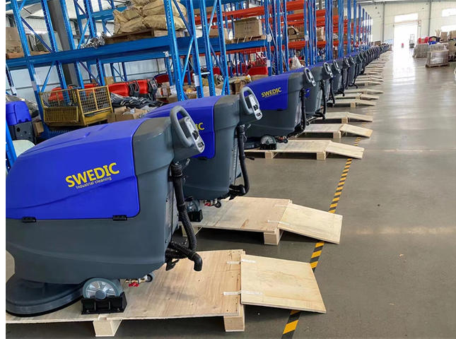 ¿Qué tipo de fregadora de suelos debe elegir el supermercado?