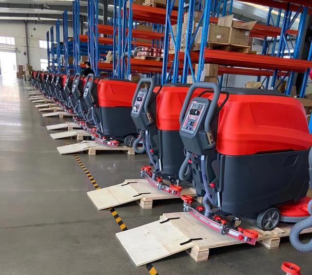 Nuevo envío de fregadoras de conductor acompañante