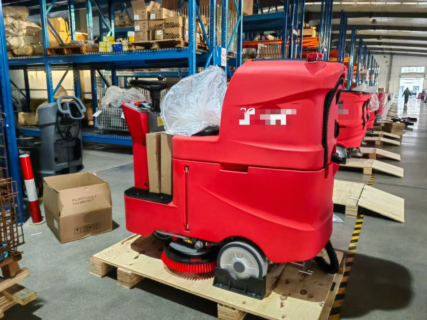 El primer vehículo enviado después del Festival de Primavera - 41 Scrubbers de piso