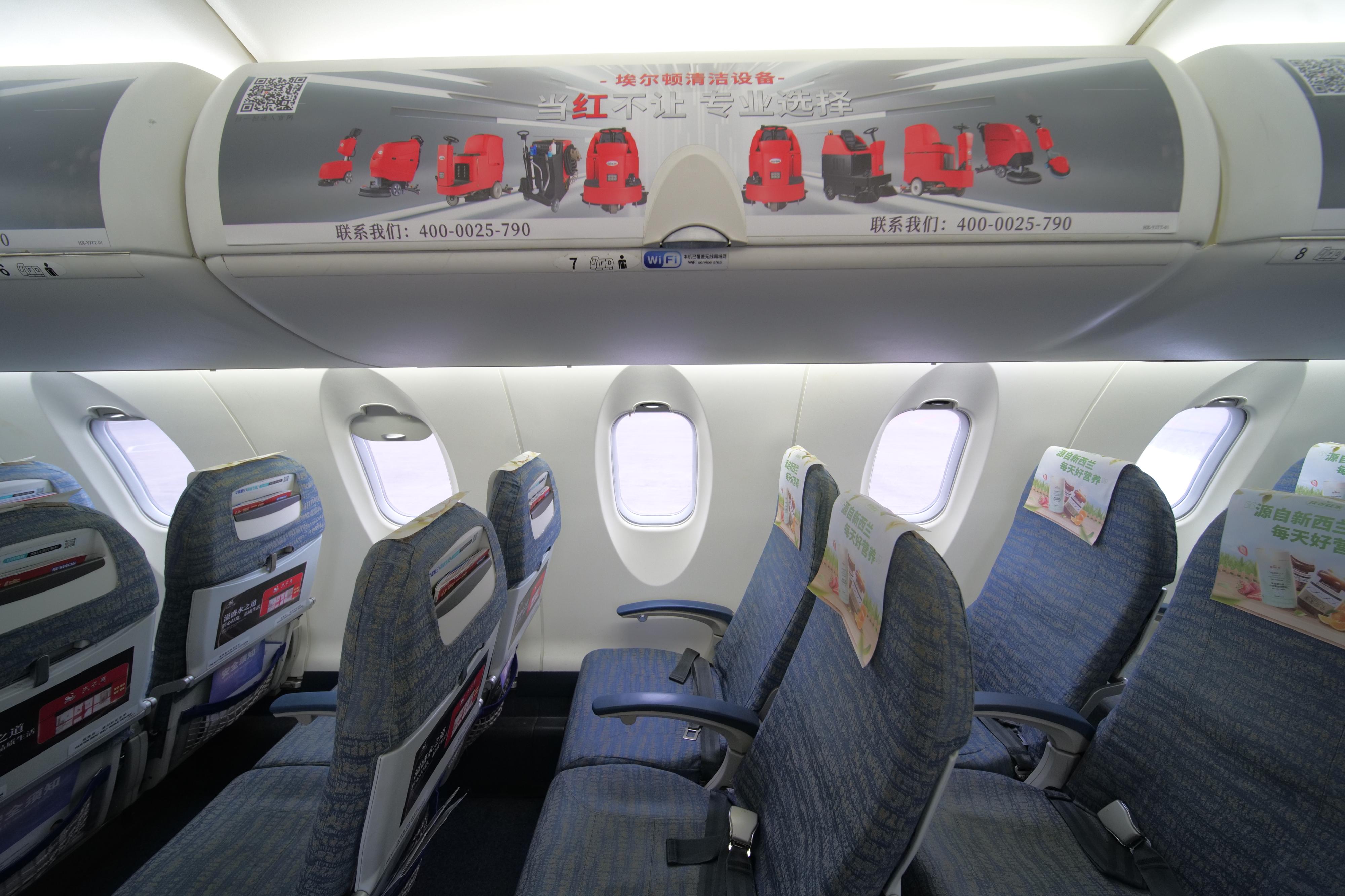 El anuncio de nuestra empresa se ha llevado a los cielos en un avión